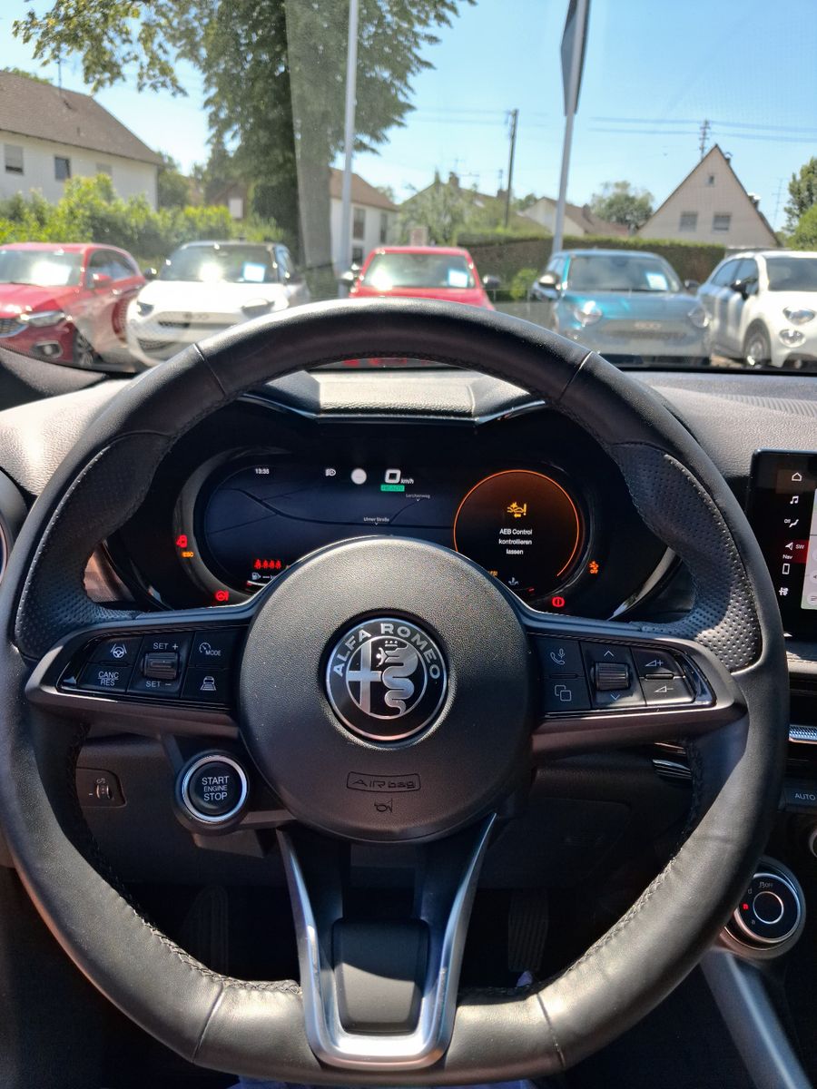 Fahrzeugabbildung Alfa Romeo Tonale Ti Hyrid 160PS
