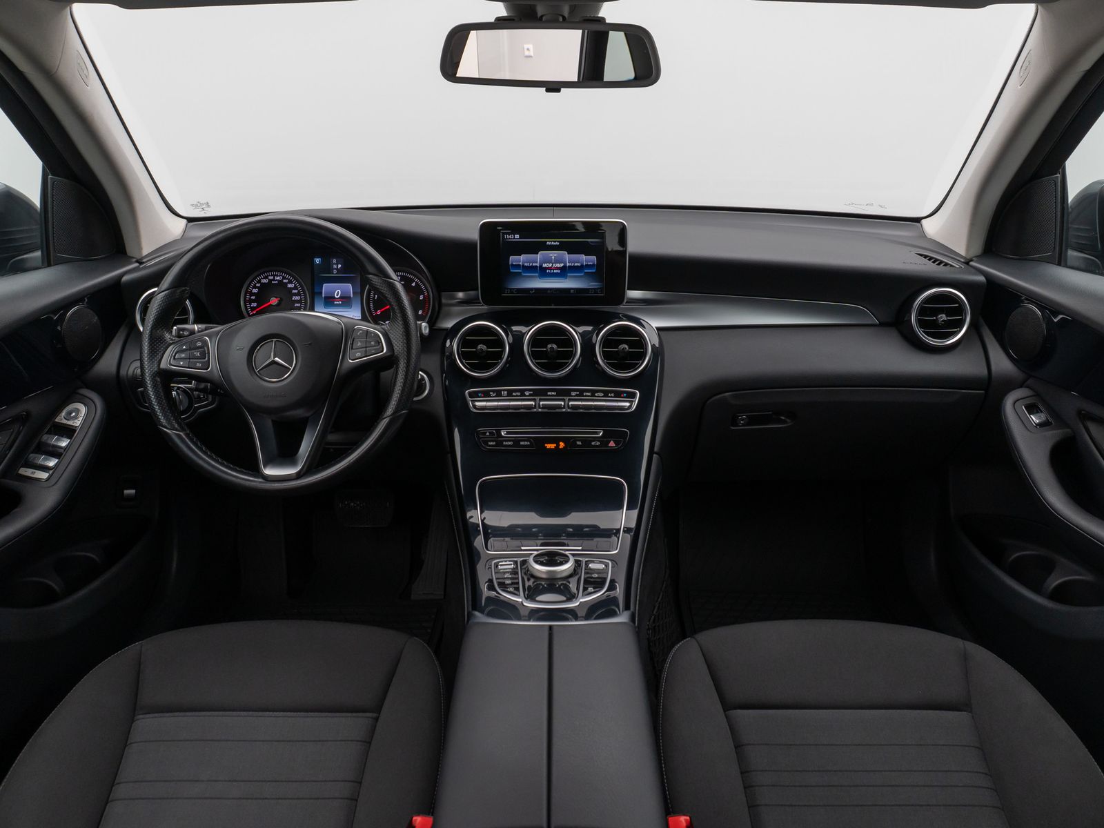 Fahrzeugabbildung Mercedes-Benz GLC 250 4Matic Kamera AHK Navi Sitzhzg