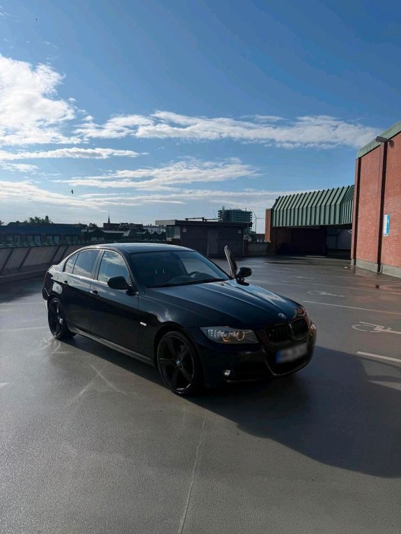 Image of BMW 320