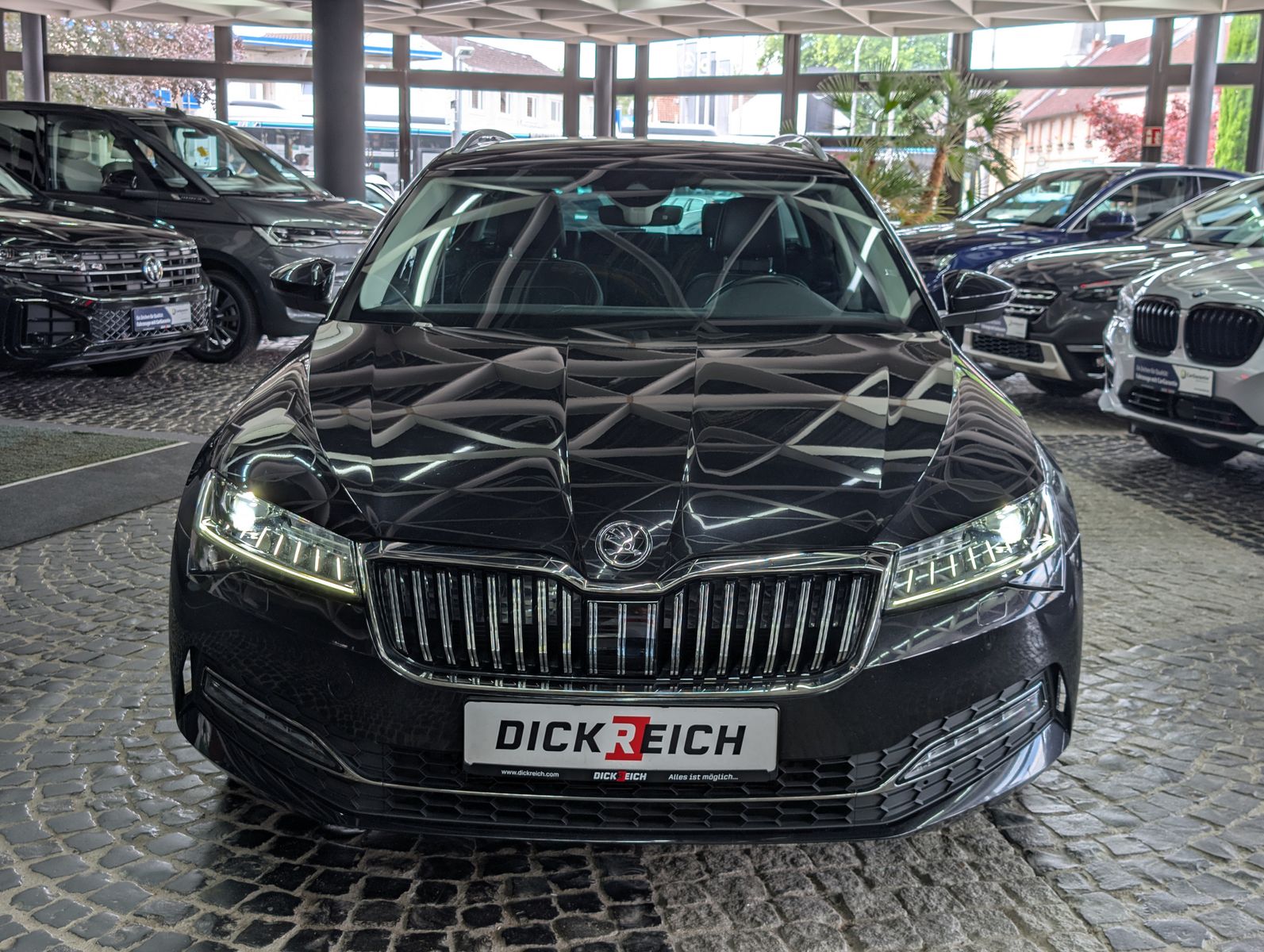 Fahrzeugabbildung SKODA Superb Premium Edition 2.0 TDI ACC VIRT MASSAGE