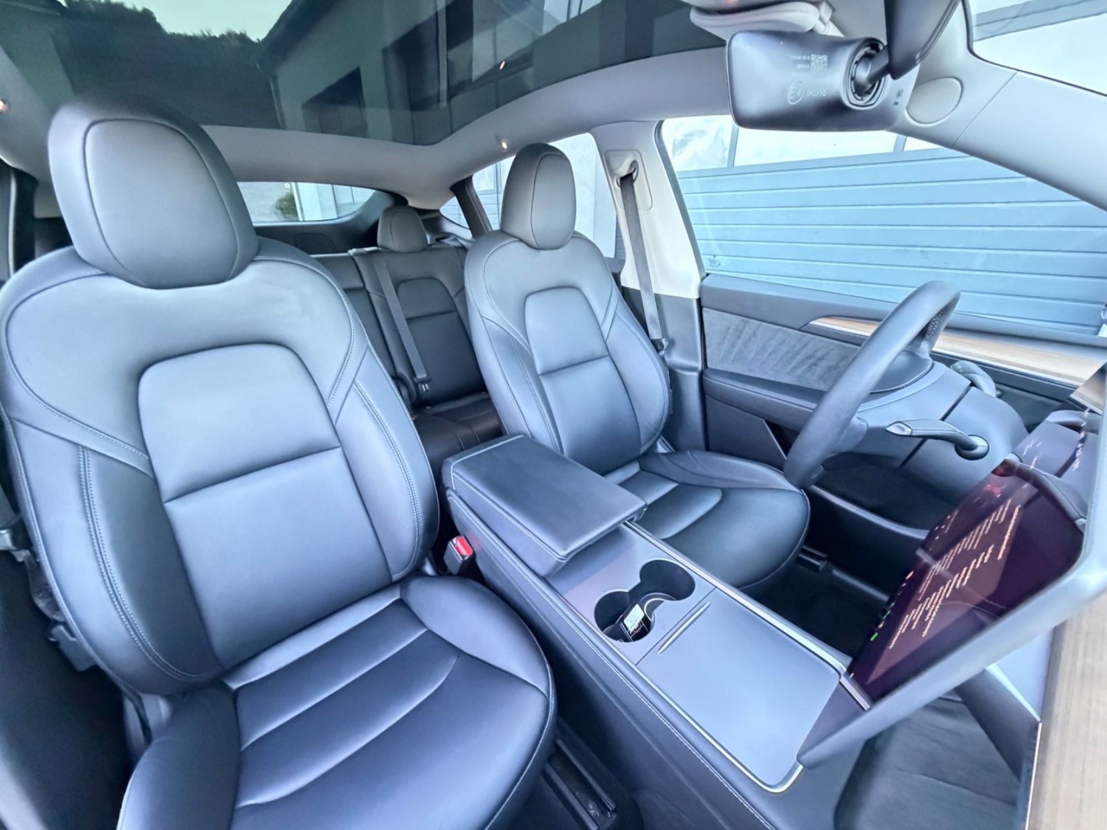 Tesla Model Y Long Range AMD RYZEN AHK 1. Hand foto 14