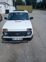 Lada Niva Urban 4x4 Urban - weiße Lada Niva