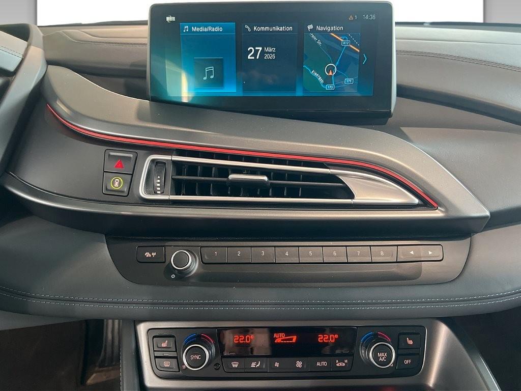 BMW i8 Facelift Coupe Kristallweiß