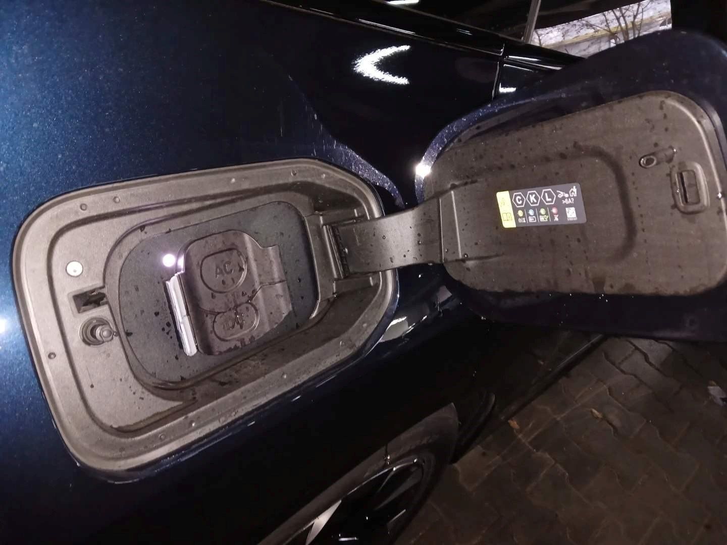 Fahrzeugeinzelansicht 14 Fahrzeugabbildung BMW iX xDrive45 M Sportpaket Glasdach Sky Lounge, Ak