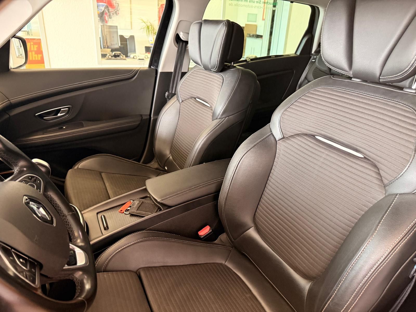 Fahrzeugabbildung Renault Scenic ENERGY dCi 160 EDC Bose Edition/ 7.SITZER