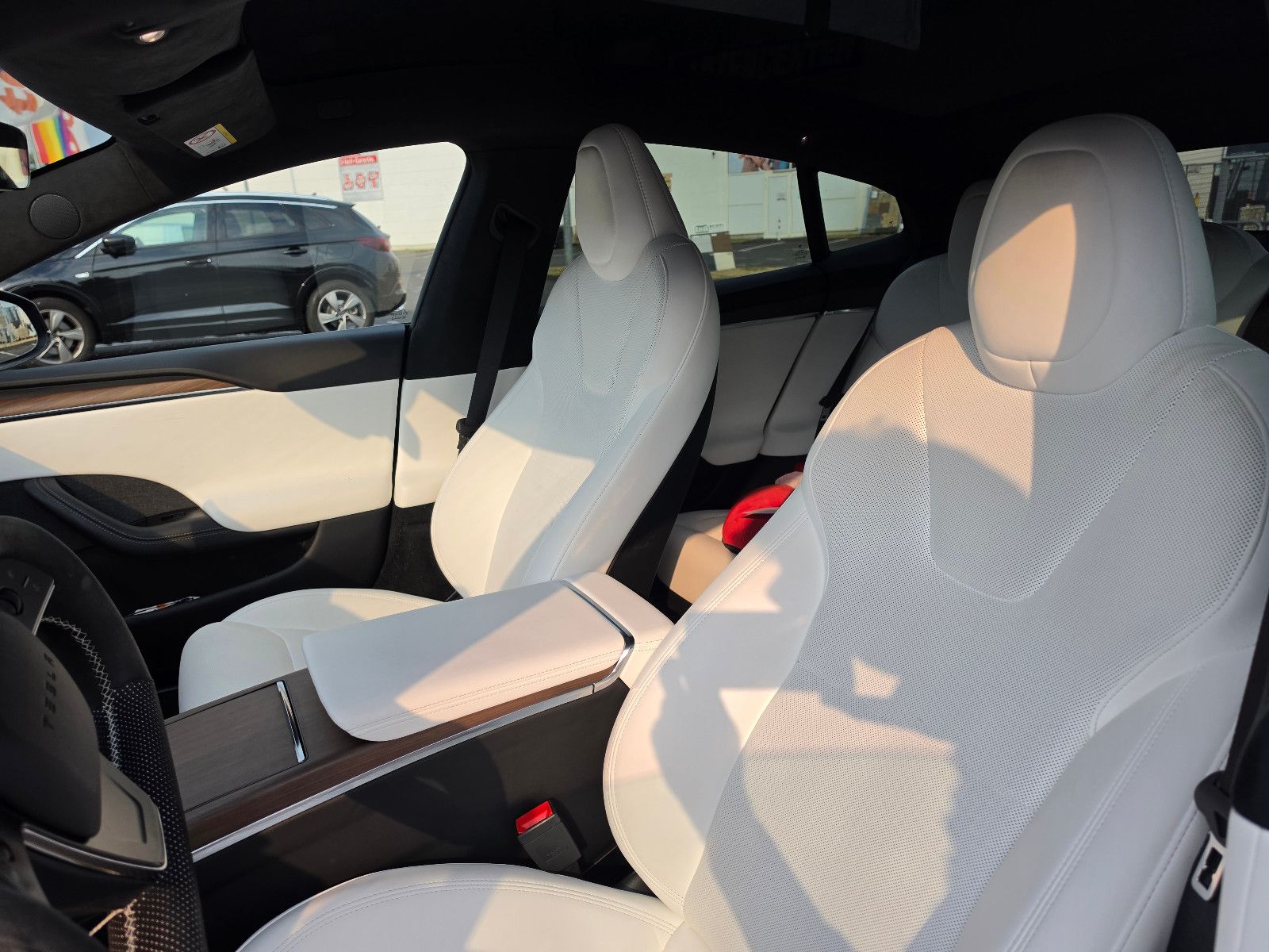 TESLA Model S Long Range HW 4 weisse Sitze AHK