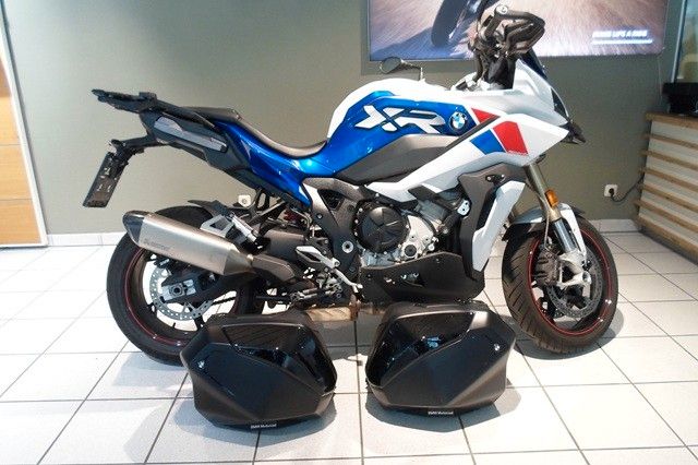 Fahrzeugabbildung BMW S1000XR mit Tourenkoffer