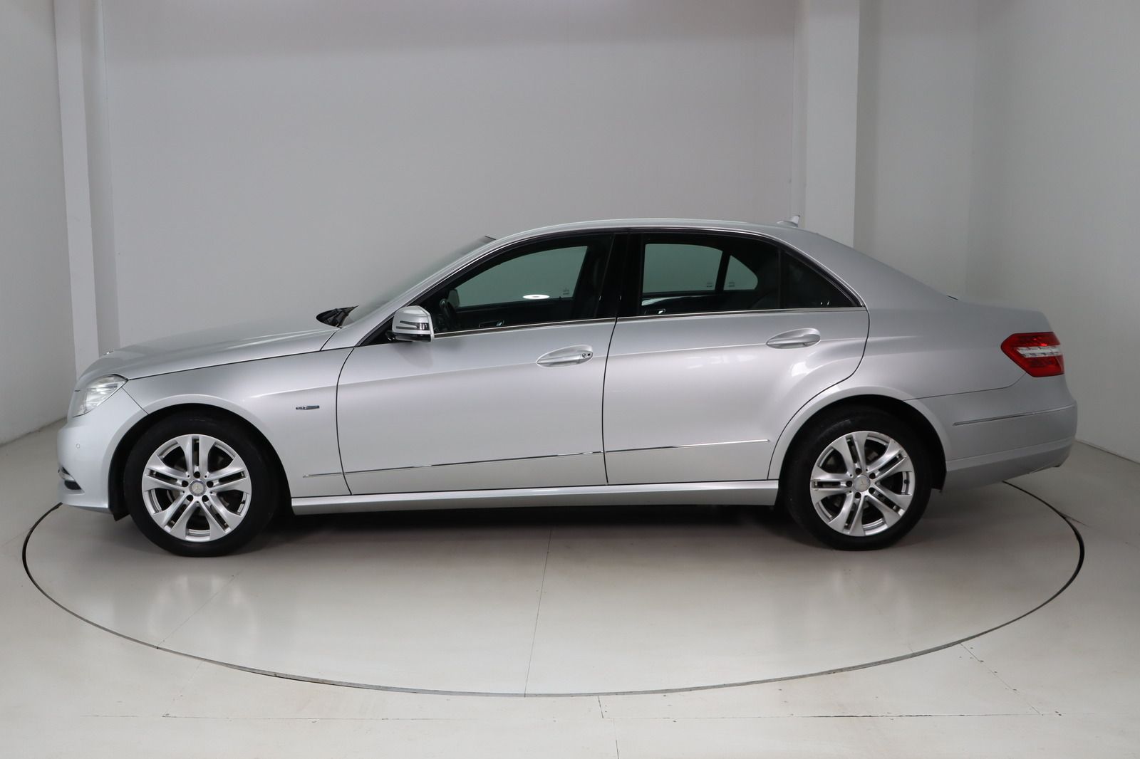Fahrzeugabbildung Mercedes-Benz E 200 AVANTGARDE * Xenon * HU/AU 07.26