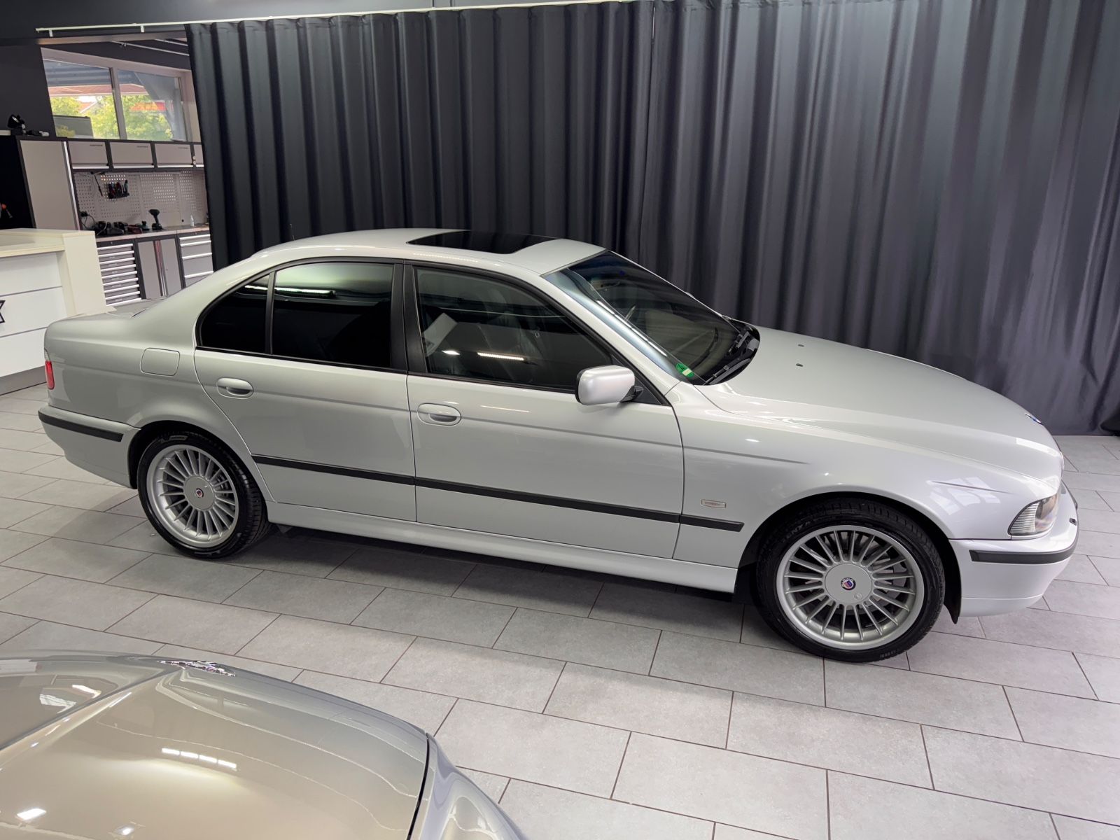 Fahrzeugabbildung BMW 540i LIM|AUTOMATIK|16:9 NAVI|LEDER|DOPPELVERGLAS