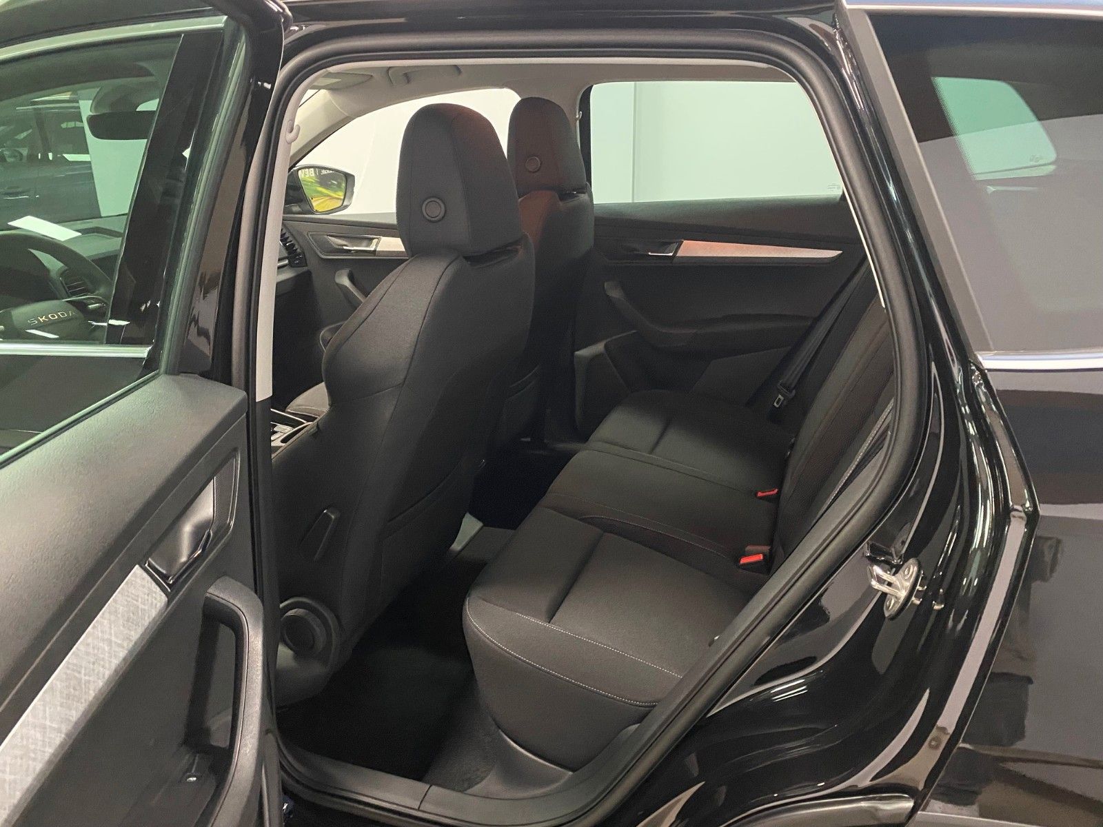 Fahrzeugabbildung SKODA Karoq 1.5 TSI DSG Selection+ACC+2030 Garantie+BC