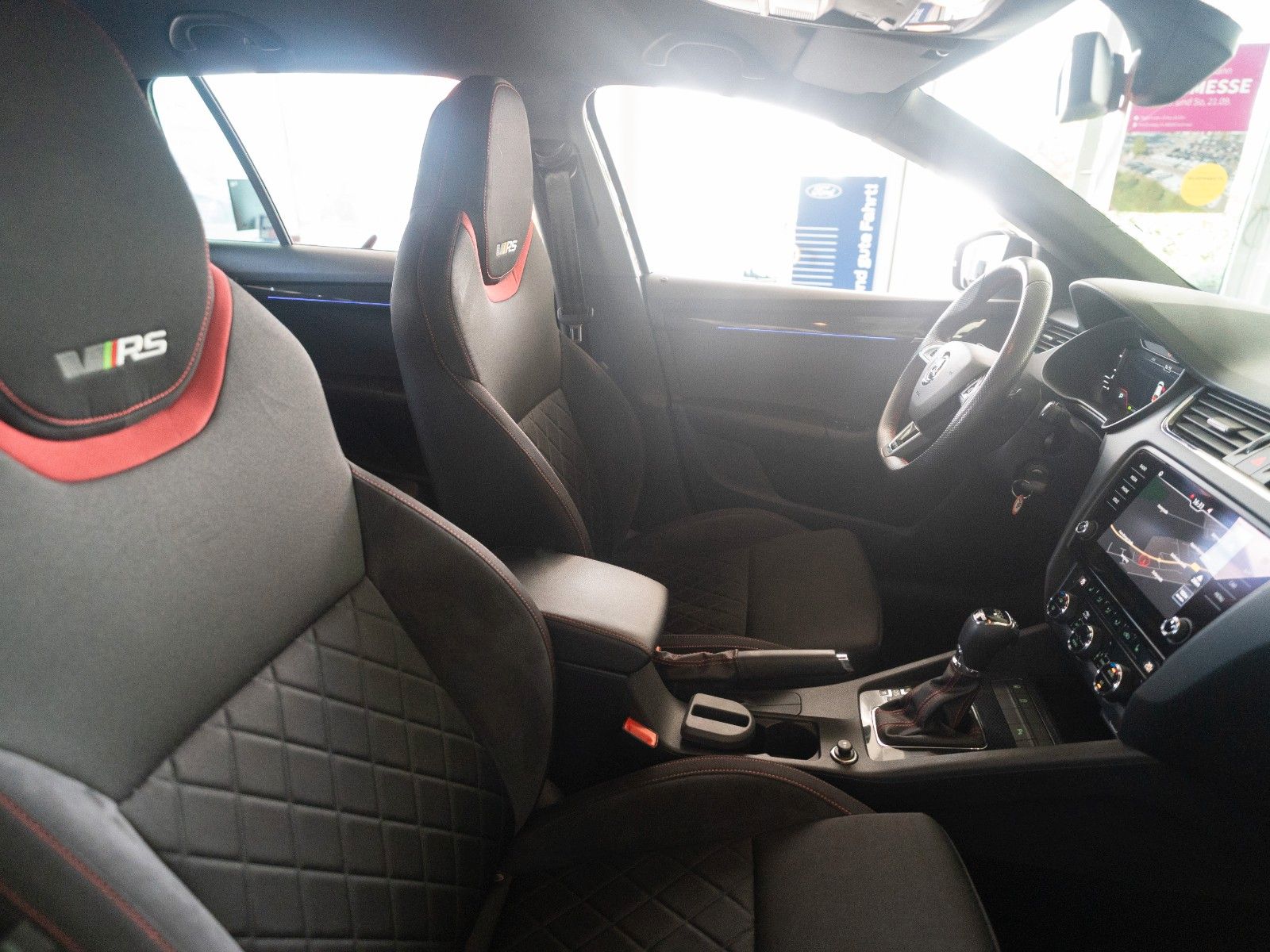 Fahrzeugabbildung SKODA Octavia Combi RS 4x4 AUTOM./SITZHZG./KAMERA