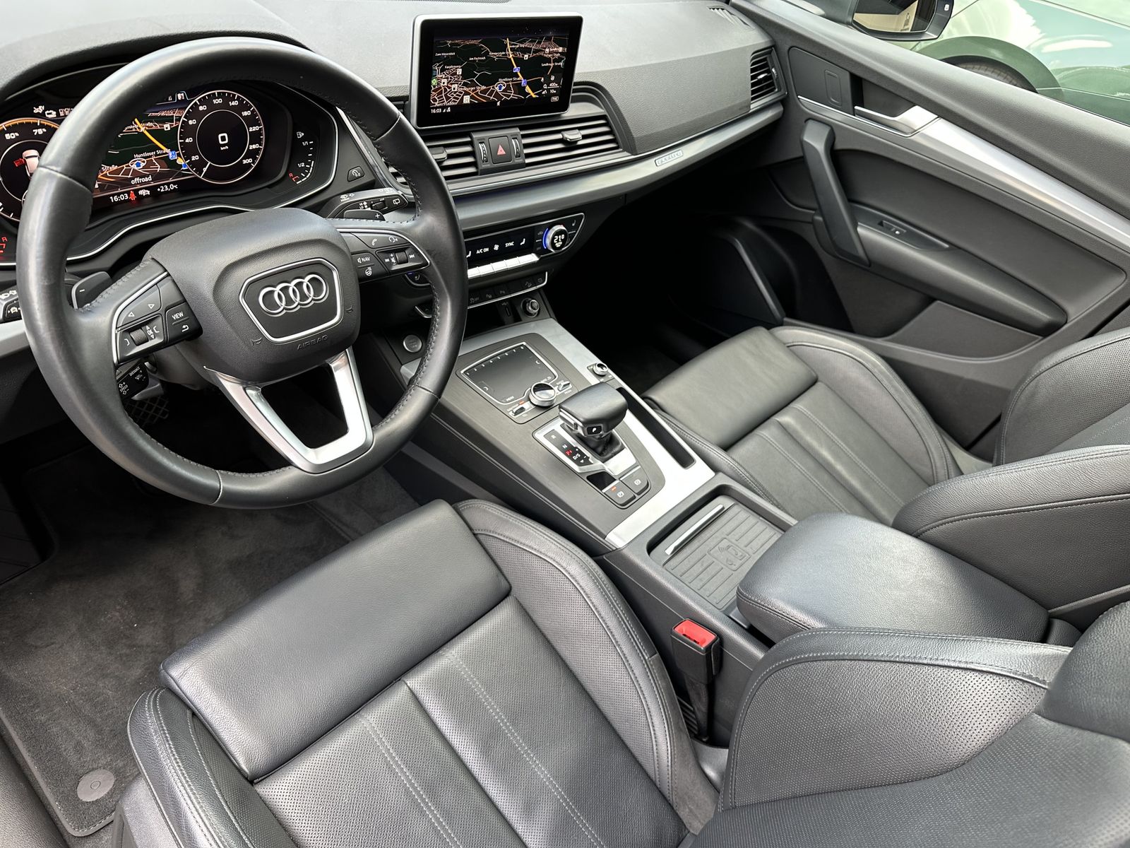 Fahrzeugabbildung Audi Q5 50 TFSI e Qu S-Line NAV+LED+KAM+ACC+VC+360°