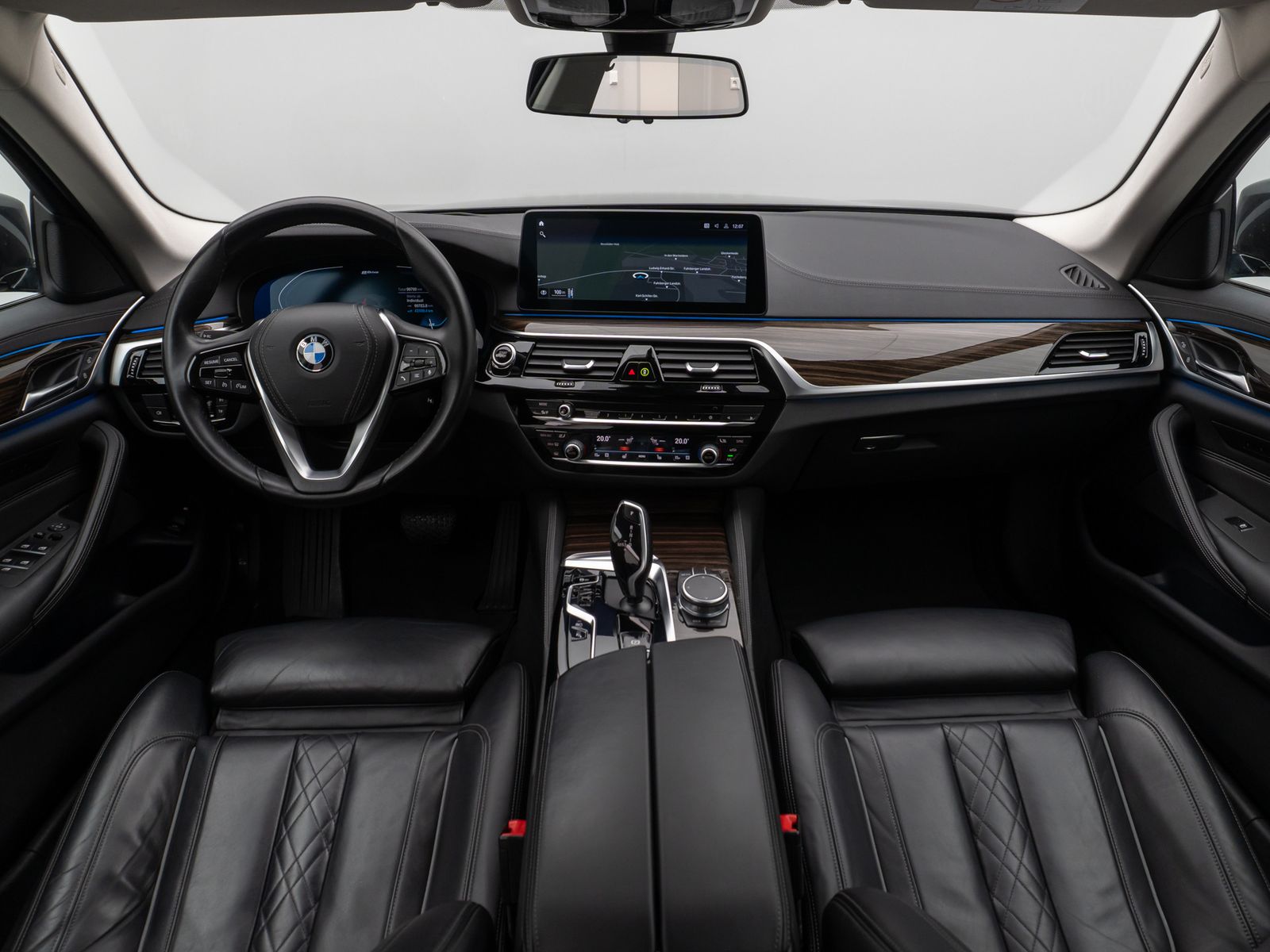 Fahrzeugabbildung BMW 530e  Luxury Line Kamera Laser HUD HiFi Komfort