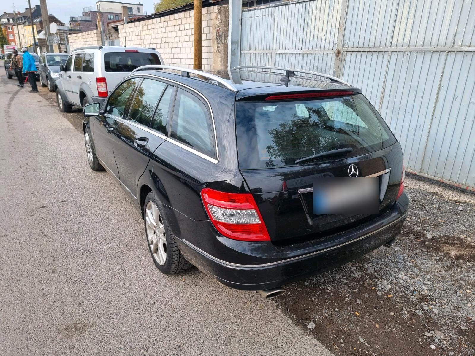 Mercedes-Benz C350 2010 — rear view