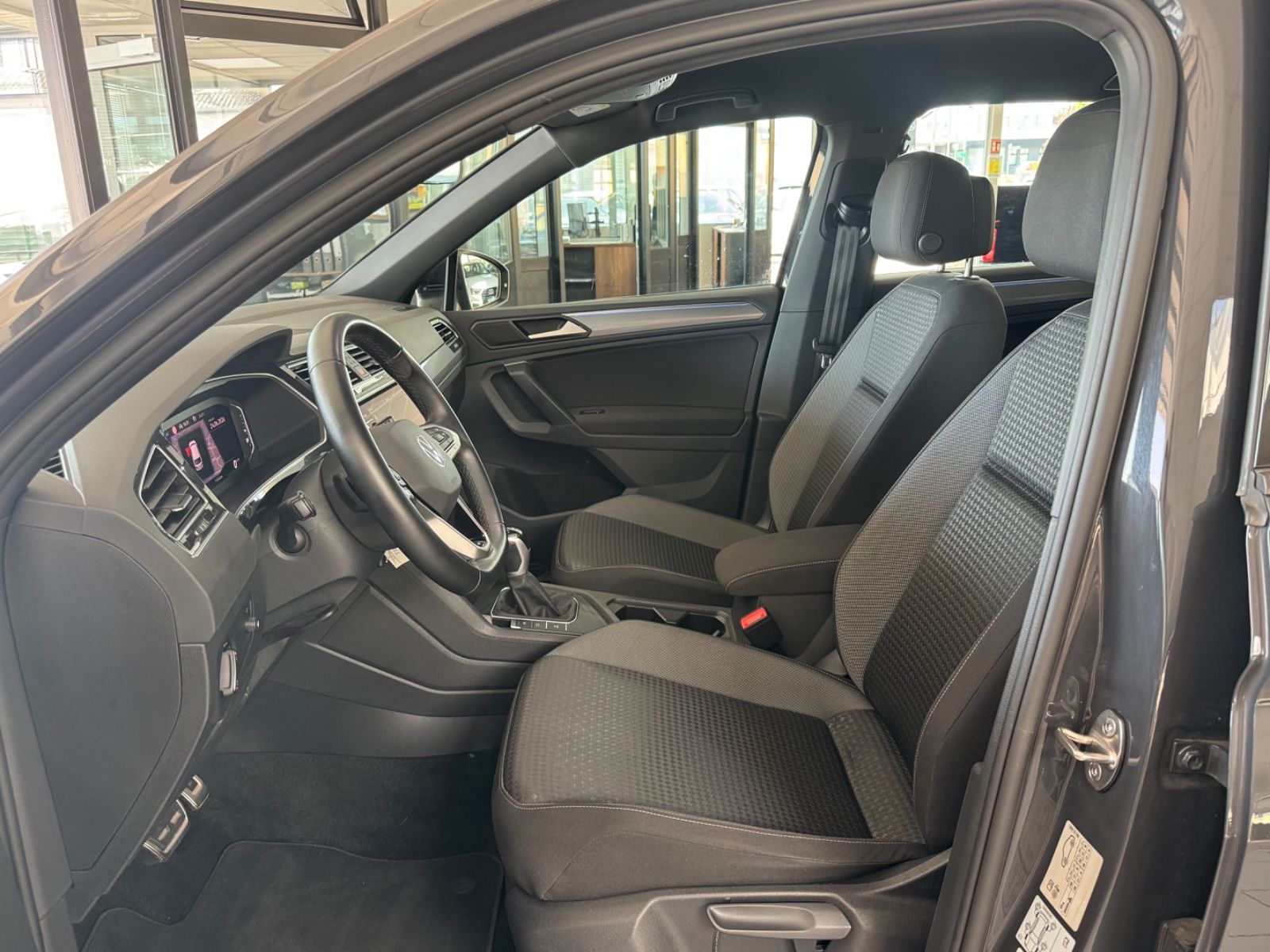 Fahrzeugabbildung Volkswagen Tiguan Active eHybrid/Navi/LED/AHK/HUD/360°Cam/
