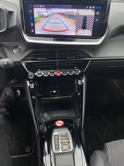 Fahrzeugabbildung Peugeot 2008 GT MildHybrid 145 e-DSC6