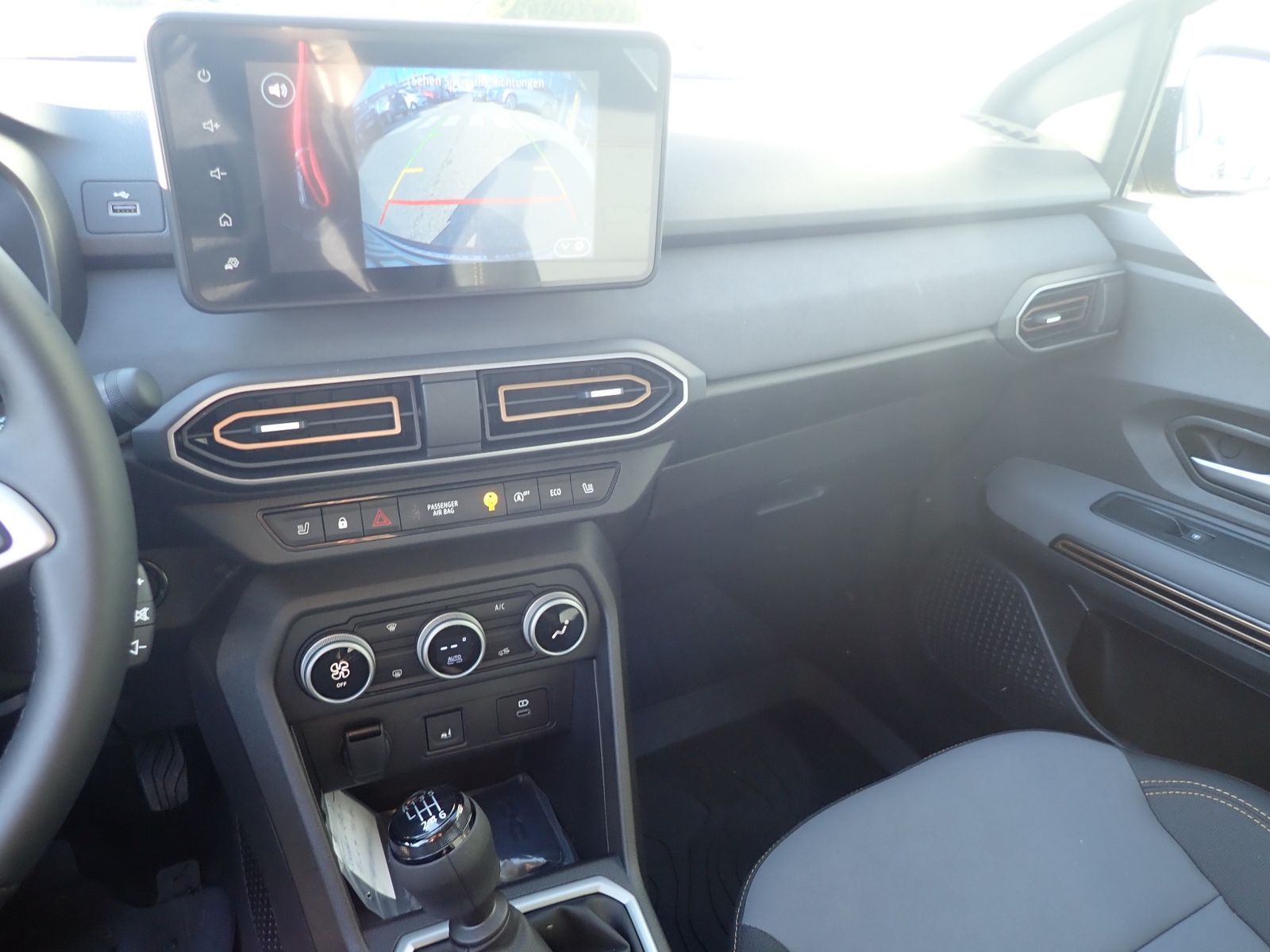 Fahrzeugabbildung Dacia Sandero STEPWAY TCe 110 EXTREME+/NAVI/SHZ/RFK/