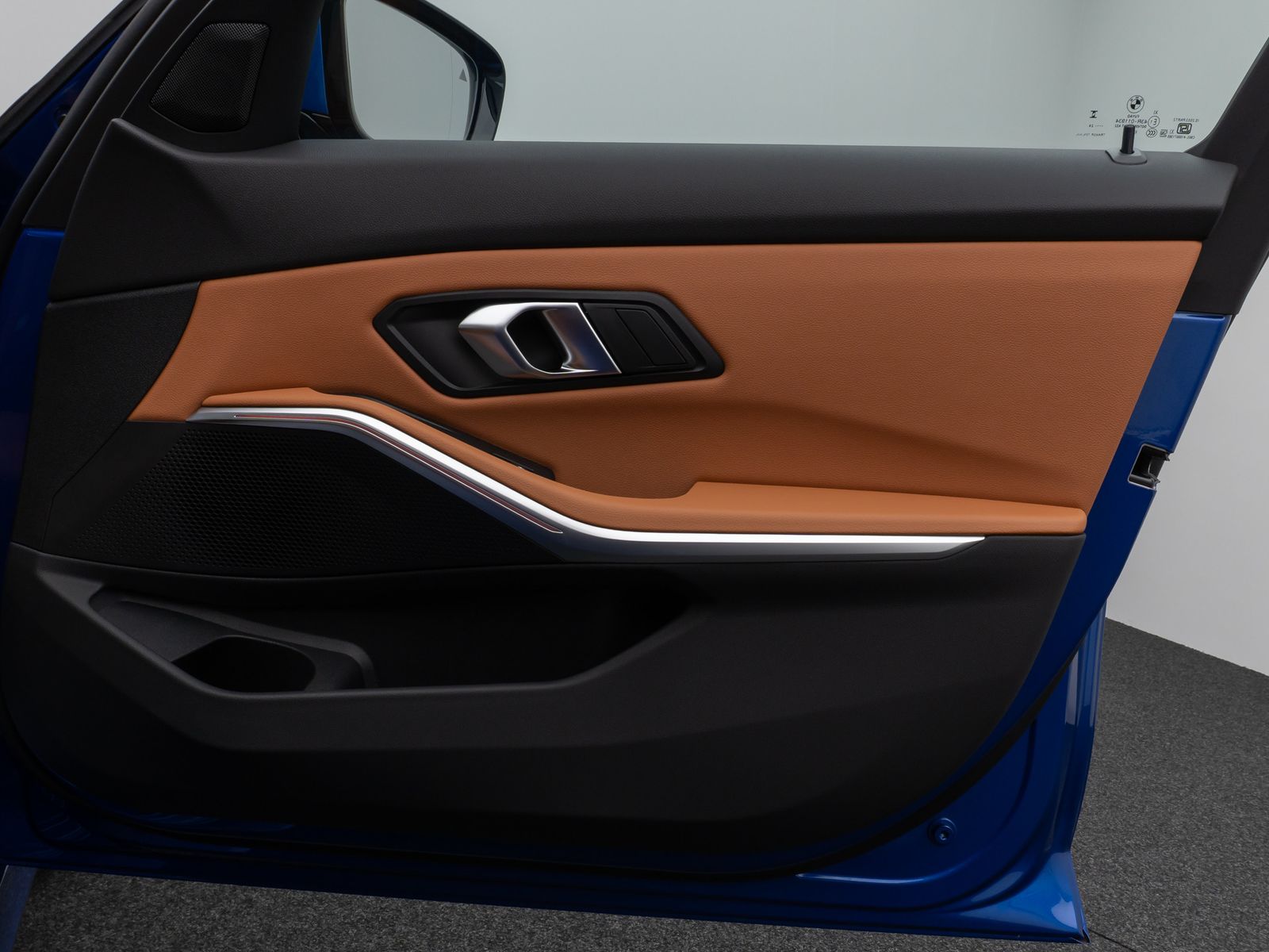 Fahrzeugabbildung BMW 330e M Sport Panorama 360°HUD HiFi AHK Komfort