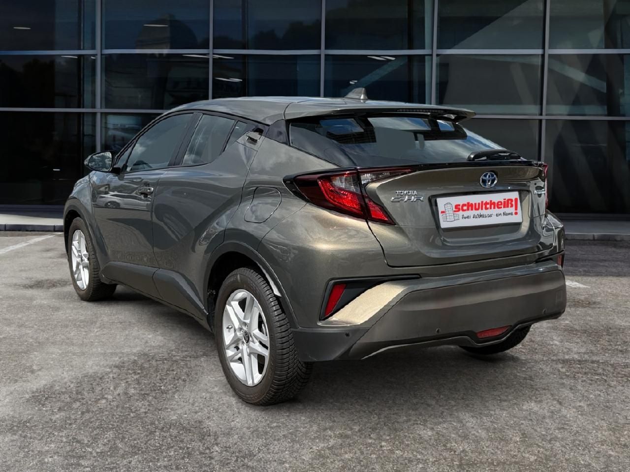 Fahrzeugabbildung Toyota C-HR Hybrid Team D