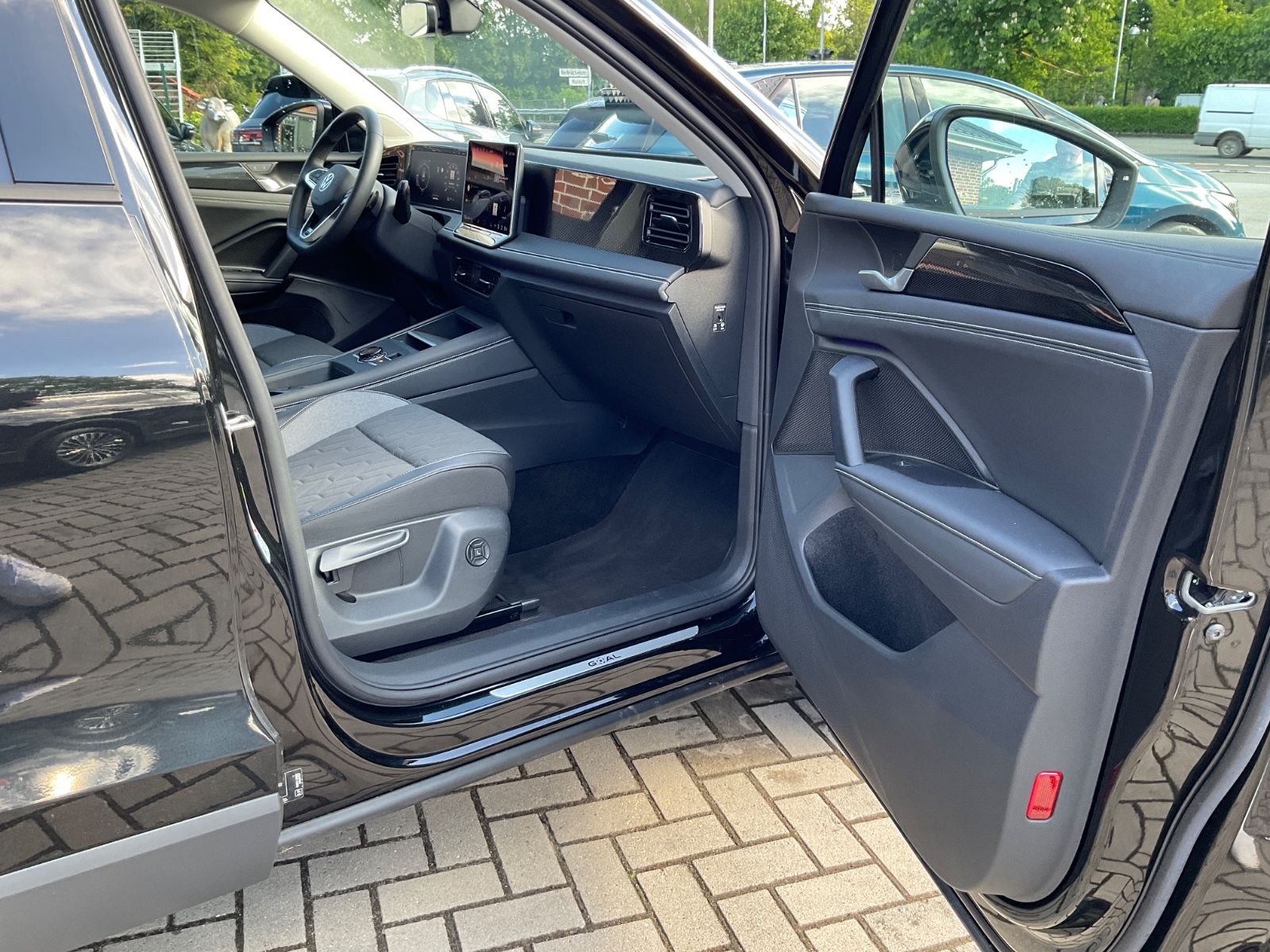Fahrzeugabbildung Volkswagen Tiguan 2.0 TDI DSG GOAL,AHK,IQLight,Navi,ACC,Kam