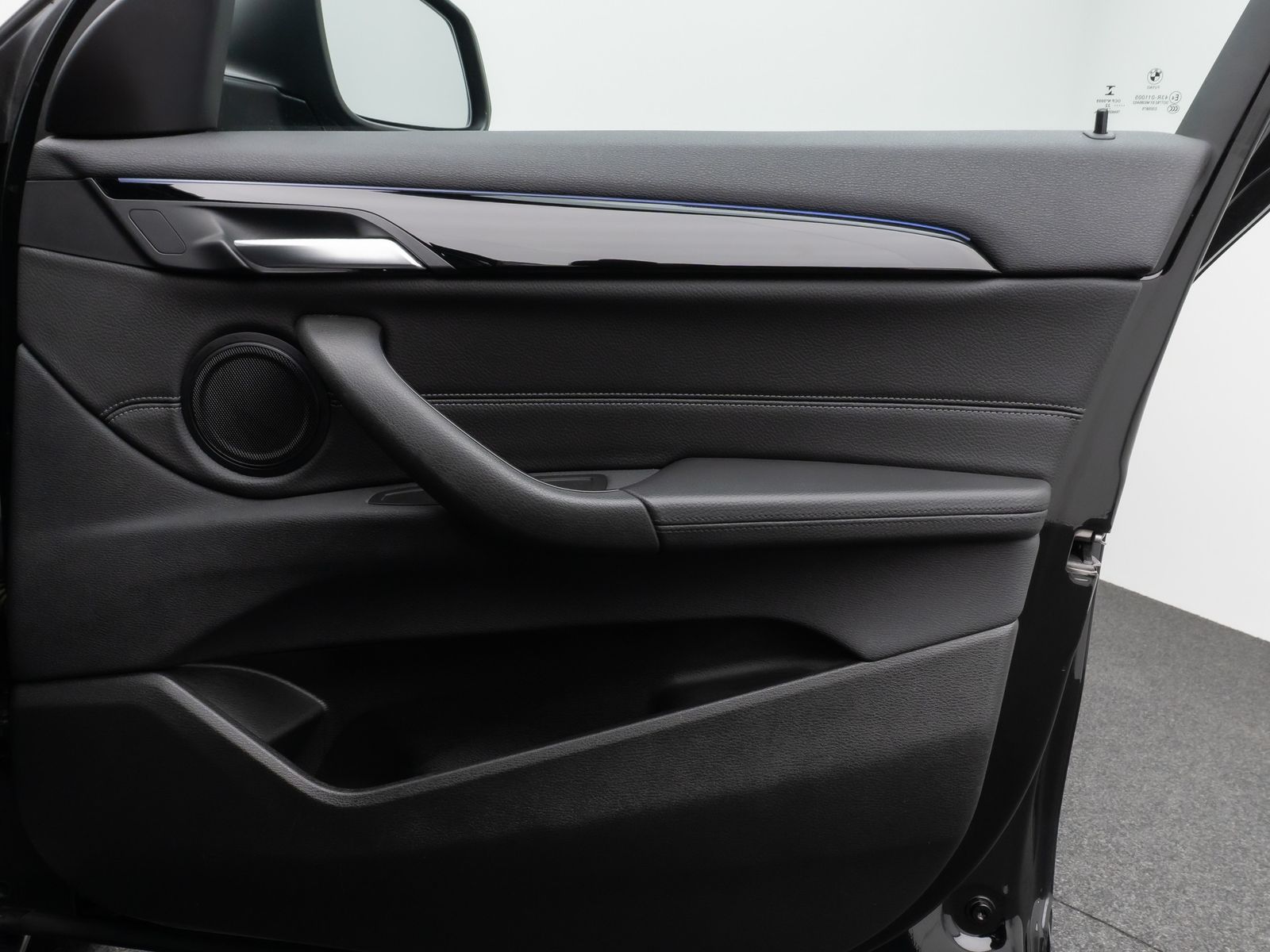 Fahrzeugabbildung BMW X2 sD18i Panorama Parkassist DAB HiFi AHK LED