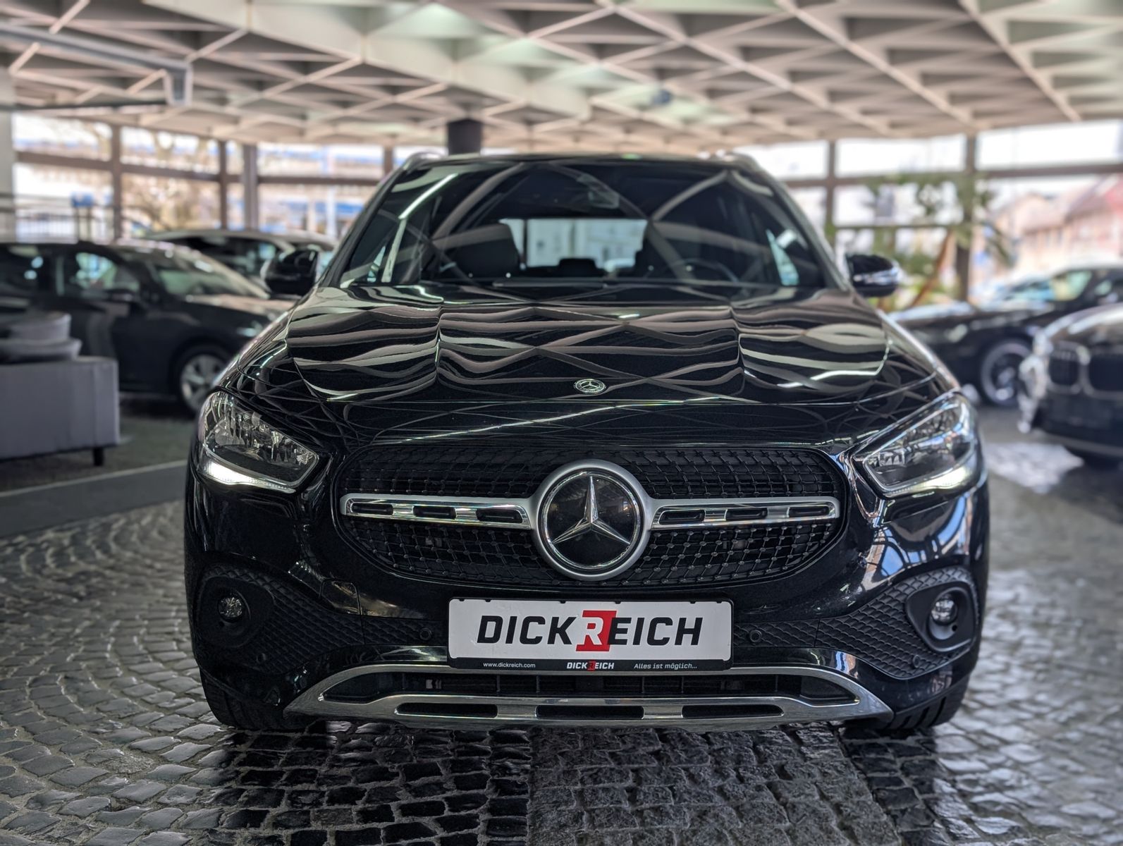 Fahrzeugabbildung Mercedes-Benz GLA 200 d LEDER AHK MBUX VIRT APP KAM SHZ ALU18"