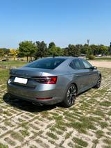 Skoda Superb 2.0 TSI DSG 4x4 STYLE - Skoda Superb mit Benzin-Antrieb: Limousine, 2.0