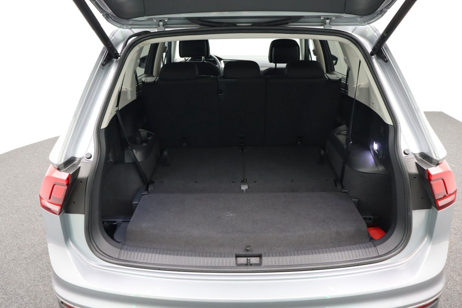 Fahrzeugabbildung Volkswagen Tiguan Allspace Life DSG ACC AHK 7Sitze LED