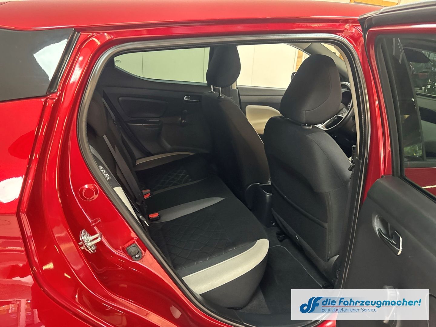 Fahrzeugabbildung Nissan Micra N-Connecta Navi DAB Ambientebeleuchtung SH