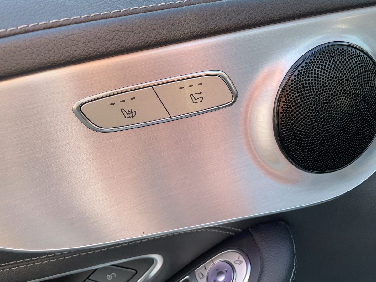 Fahrzeugabbildung Mercedes-Benz C 180 Cabrio AMG Line AMG/Airscarf/LED/DAB