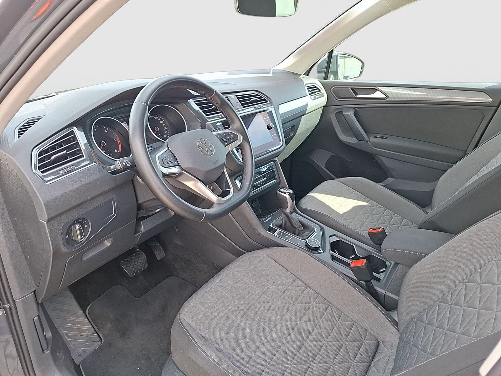 Fahrzeugabbildung Volkswagen Tiguan TDI Life DSG 4M LED AHK Navi ACC Park-Ass