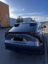 Toyota bZ4X 71,4kWh 160kW Comfort+Technik+Glas AWD ... - Toyota bZ4X mit Panoramadach