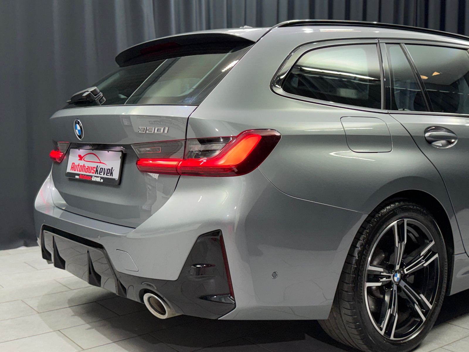 Fahrzeugabbildung BMW 330i Touring M Sport|HIFI|WIDESCREEN|KAMERA|NAV