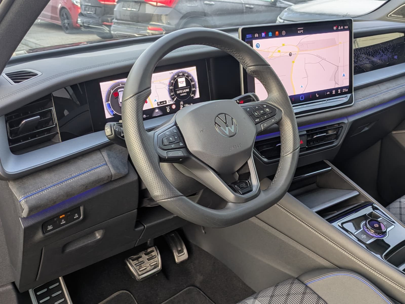 Fahrzeugabbildung Volkswagen Tayron 2.0 TDI 4M R-Line BLACK*7Si*MATRIX*PANO