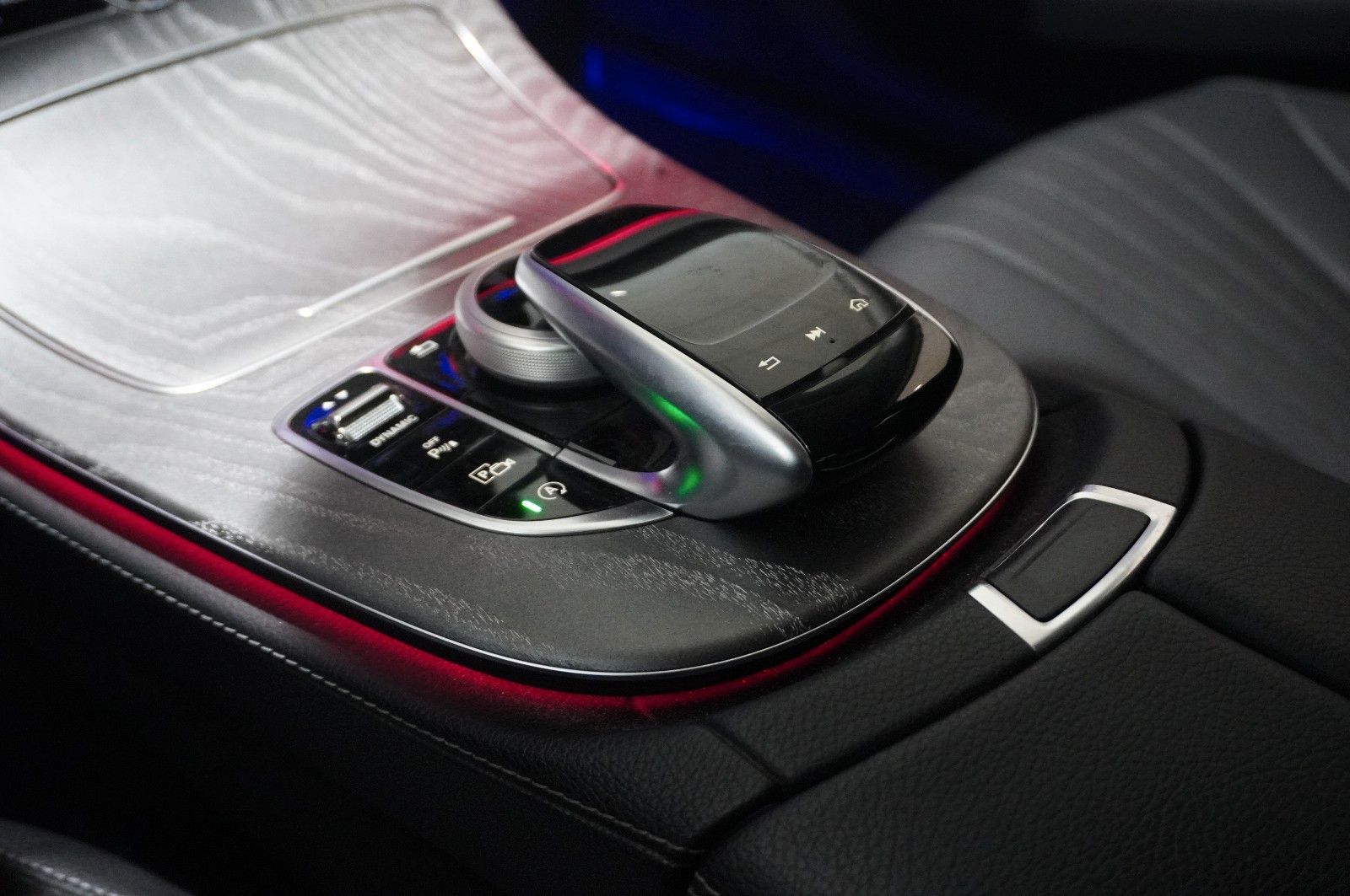Fahrzeugabbildung Mercedes-Benz CLS 450 4MATIC 9G-TRONIC NAVI/360°/LED/HUD/AHK