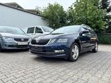 Skoda Octavia Combi 2.0 TDI DSG DPF Premium Edition - Skoda Octavia: Premium Edition