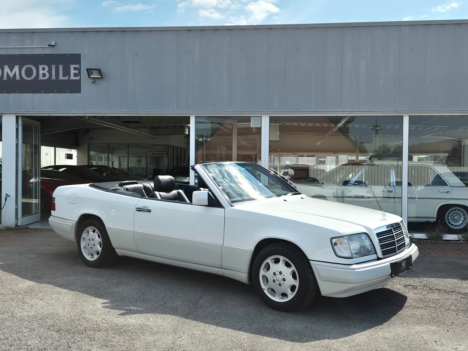 Fahrzeugabbildung Mercedes-Benz E 220 Cabrio/Dt./2. Hand/Daimler-SH/Leder/Klima