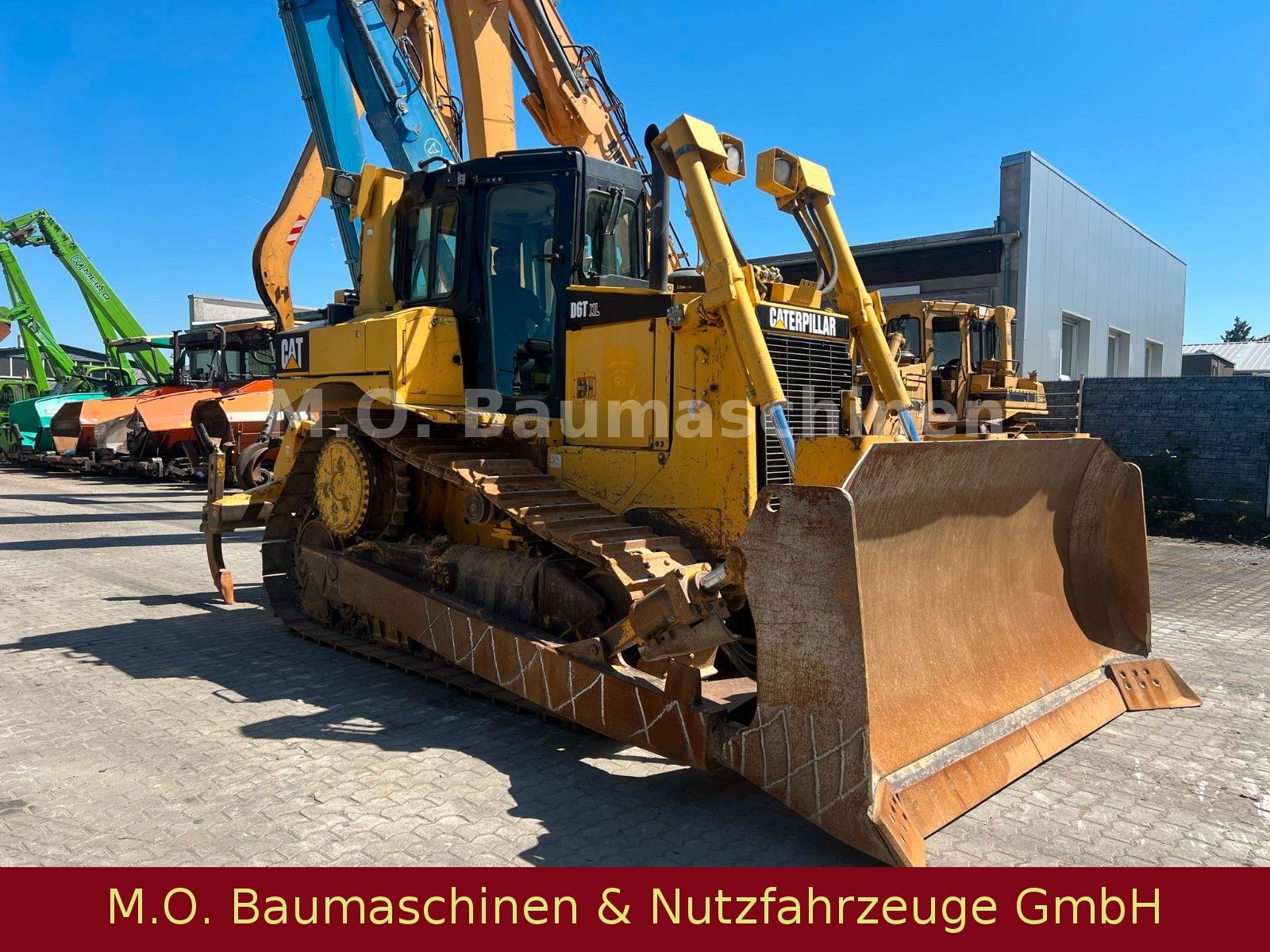 Fahrzeugabbildung CAT D6 T XL  / 4. Wegeplanierschild /Ripper /
