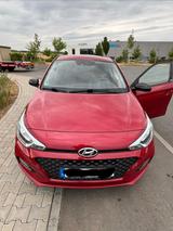 Hyundai i20 YES! | 1. Hand | 24.919 km | 8fach bereift