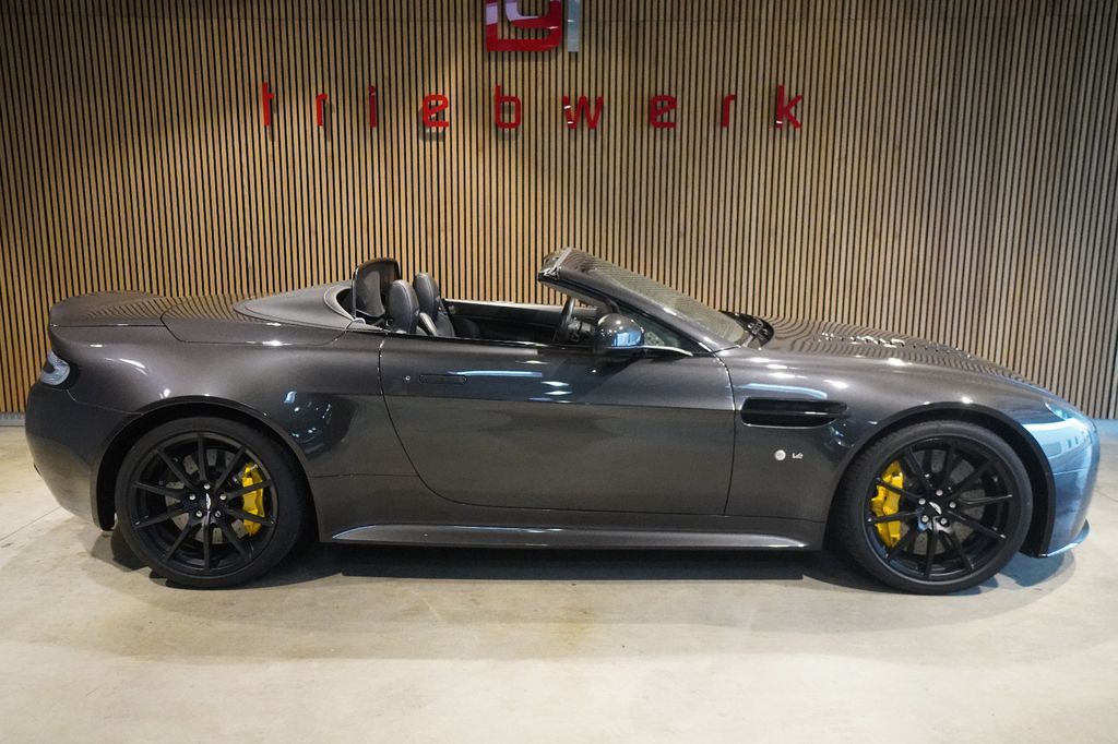 Aston Martin V12 Vantage