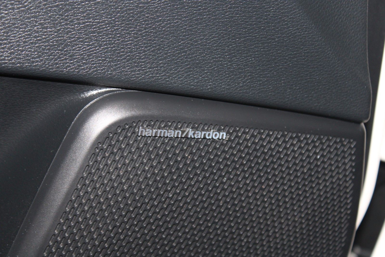 Fahrzeugabbildung Kia e-Soul 150kW Vision Wärmepumpe OnBoardLader uvm.