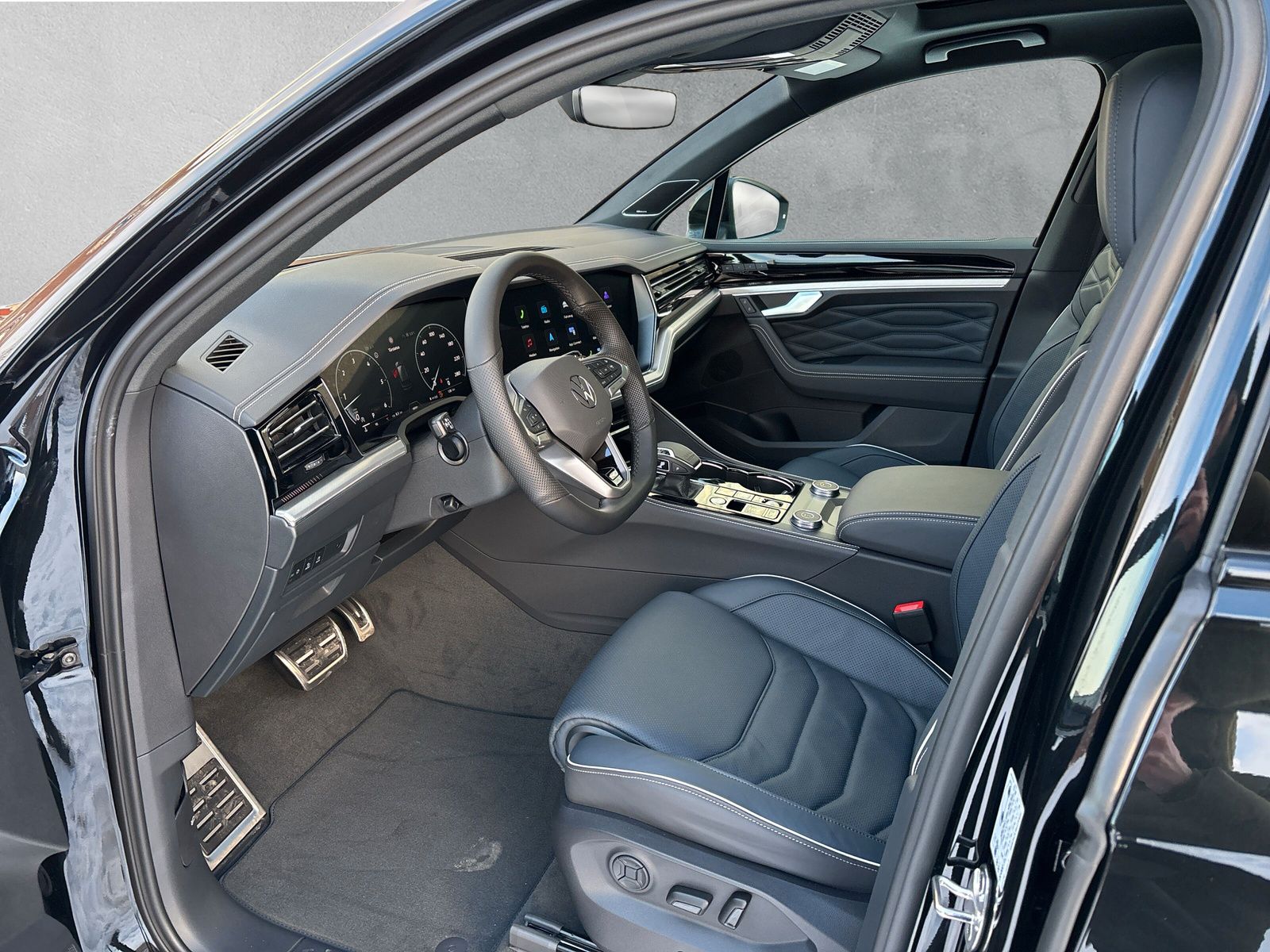 Fahrzeugabbildung Volkswagen Touareg R-Line 4Mot. FinalEditon Pano HuD AHK