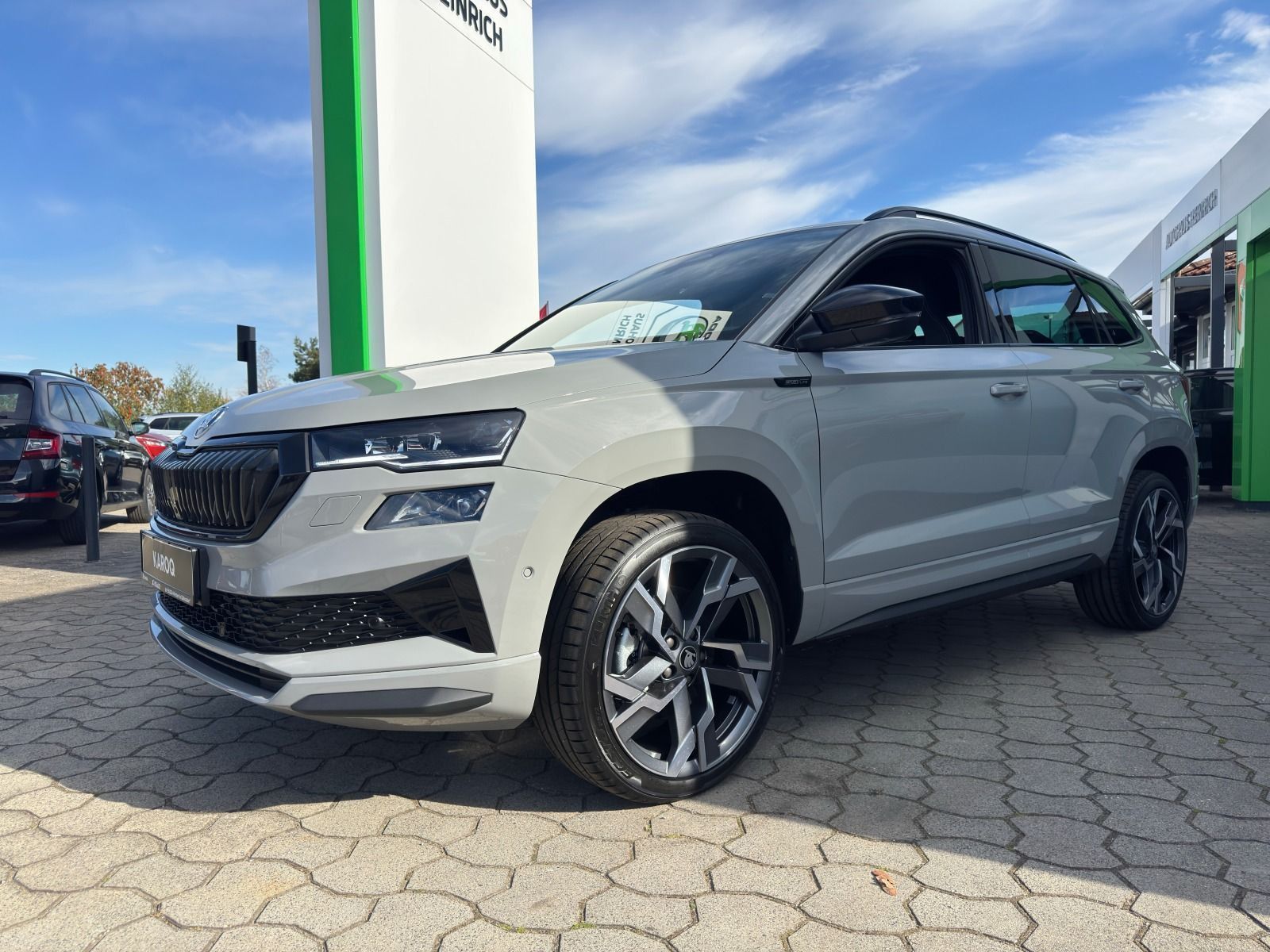 Fahrzeugabbildung SKODA Karoq Sportline 1.5TSI DSG*360°Cam*AHK*eHeck*19Z