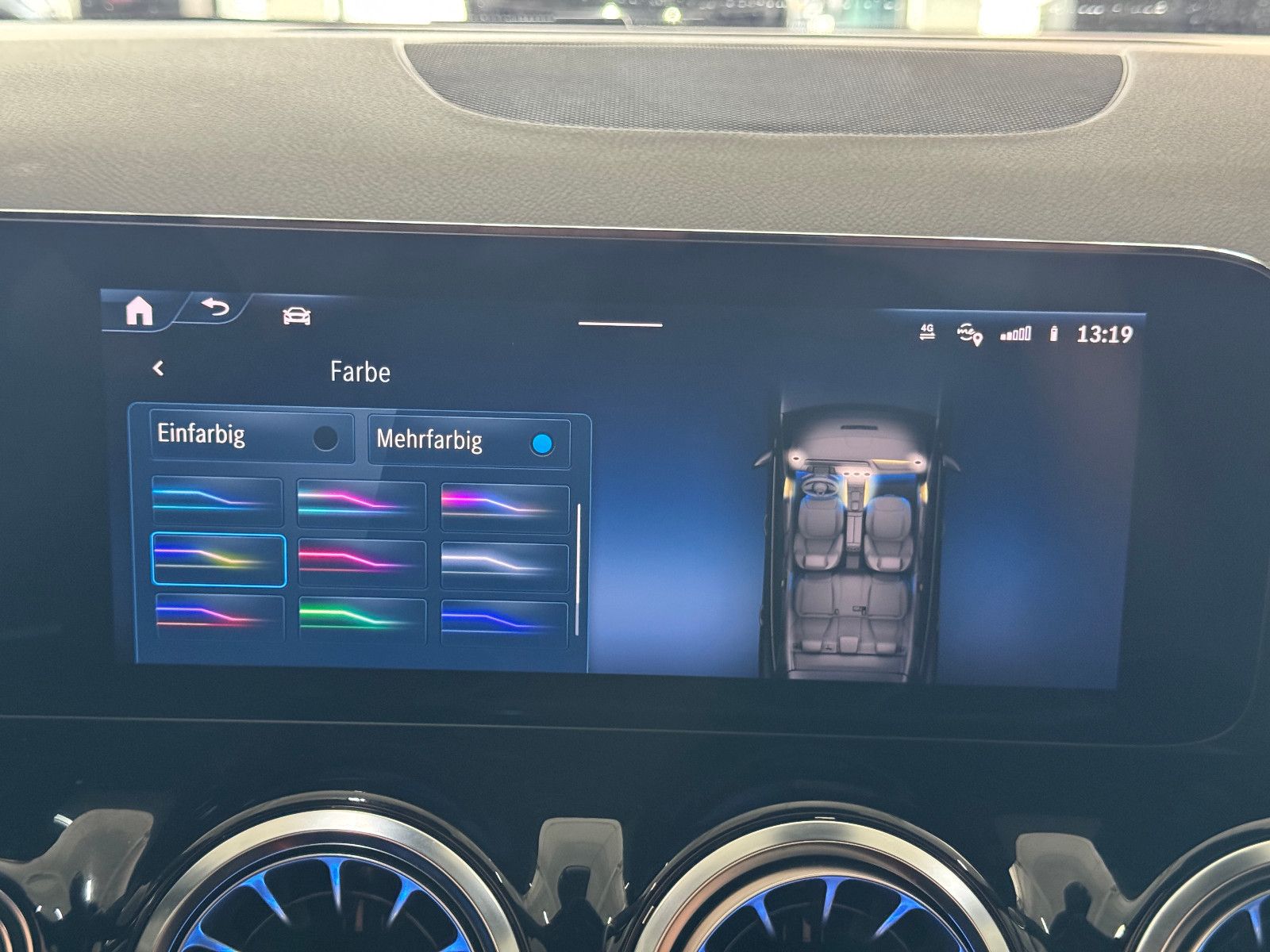 Fahrzeugabbildung Mercedes-Benz GLA 200 d 8GT AMG LINE PLUS MBUX DISTRONIC 19ALU