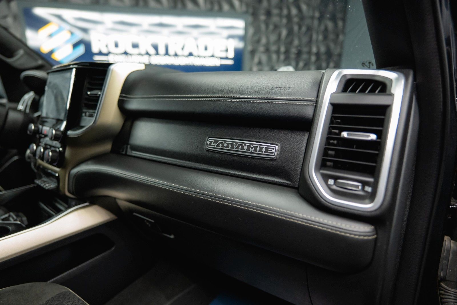 Fahrzeugabbildung Dodge RAM 5.7 V8 HEMI 4x4 LARAMIE RamBox Airmatic 19%