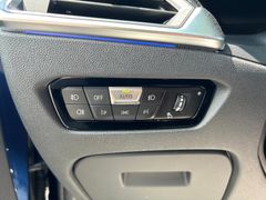 Fahrzeugabbildung BMW 320d SportLine Autom. LED AHK Navi HUD Pano 17"