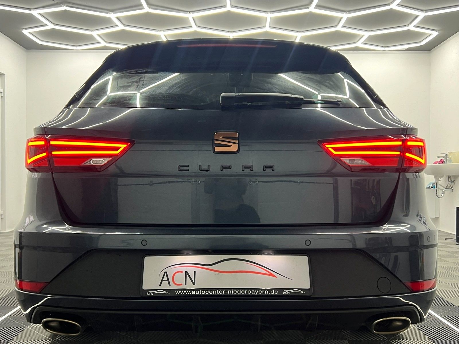 Fahrzeugabbildung SEAT Leon ST Cupra 300 4Dr. PERFORMANCE/SCHALE/BEATS