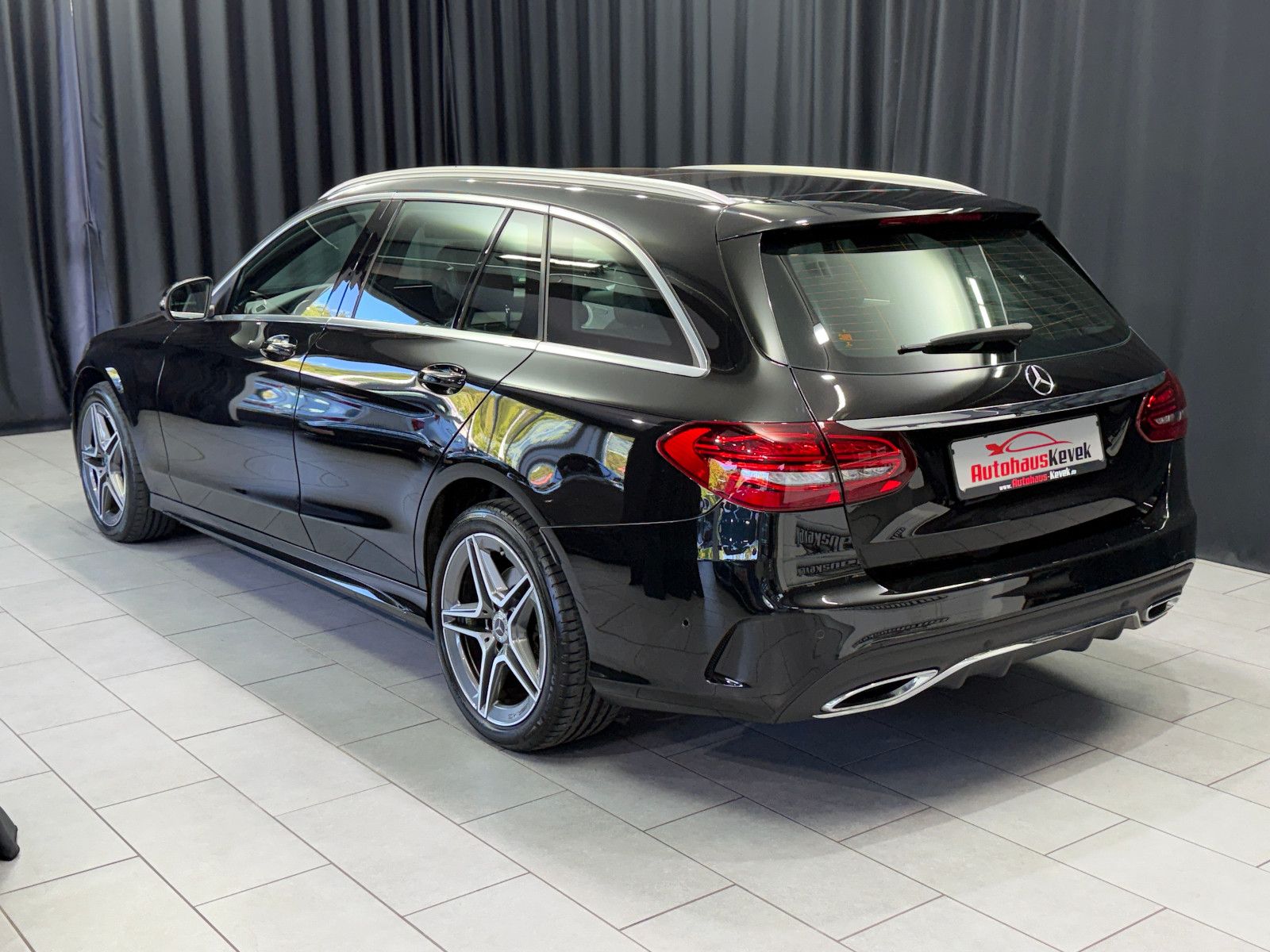 Fahrzeugabbildung Mercedes-Benz C 220d T 4Matic|AMG-LINE|PANORAMA|LED|NAVI|LEDER