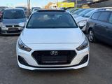 Hyundai i30 1.6 CRDi 85kW Select*Panorama*Tüv Neu*Euro 6 - Hyundai i30 mit Diesel-Antrieb: Limousine