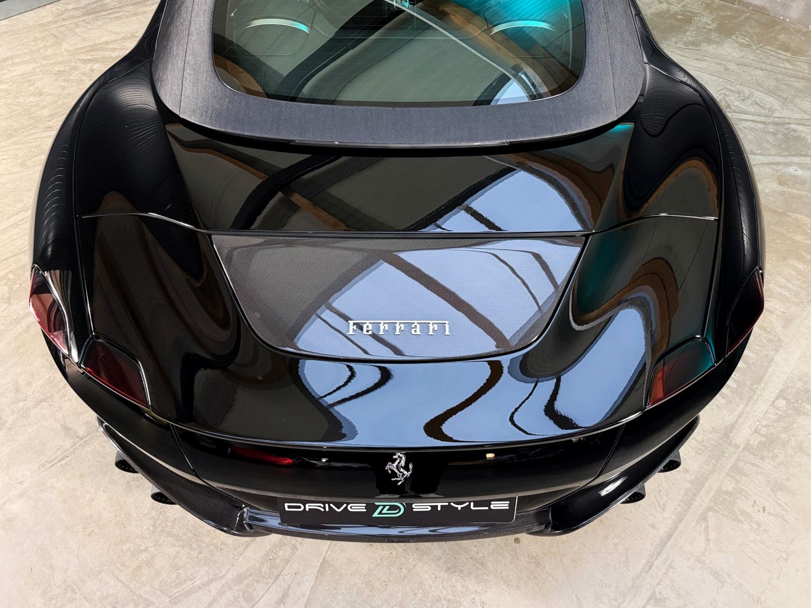 Fahrzeugabbildung Ferrari Roma Spider + Carbon + Daytona + ACC + 360 Grad